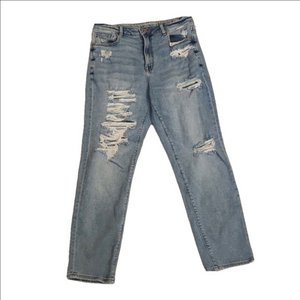 Womens American Eagle super distressed mom jean size 10.